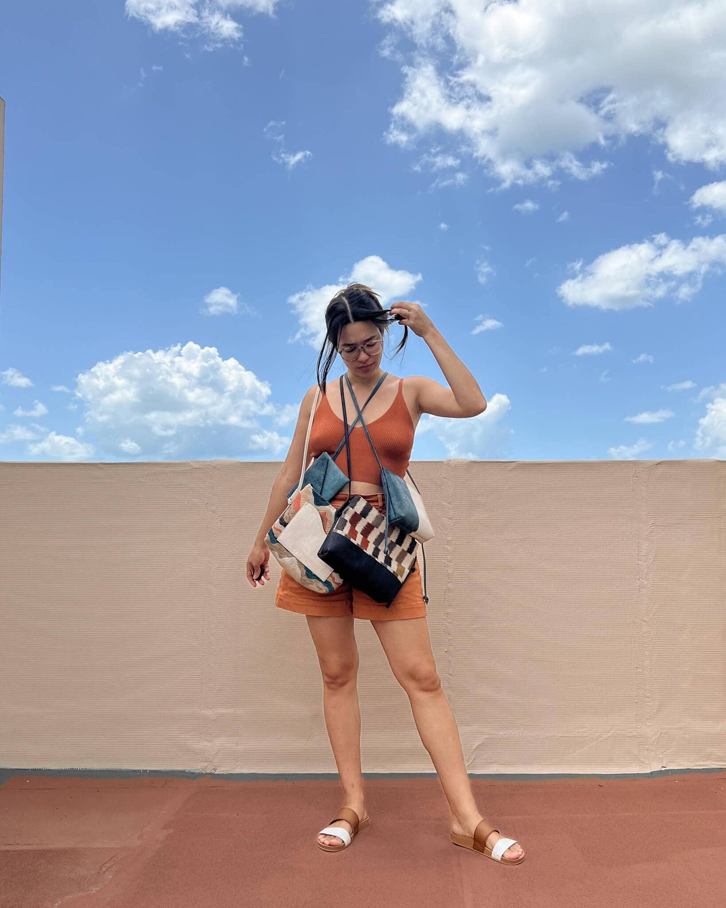 Yabisi Colibrí Crossbody - Adoquines & Guava