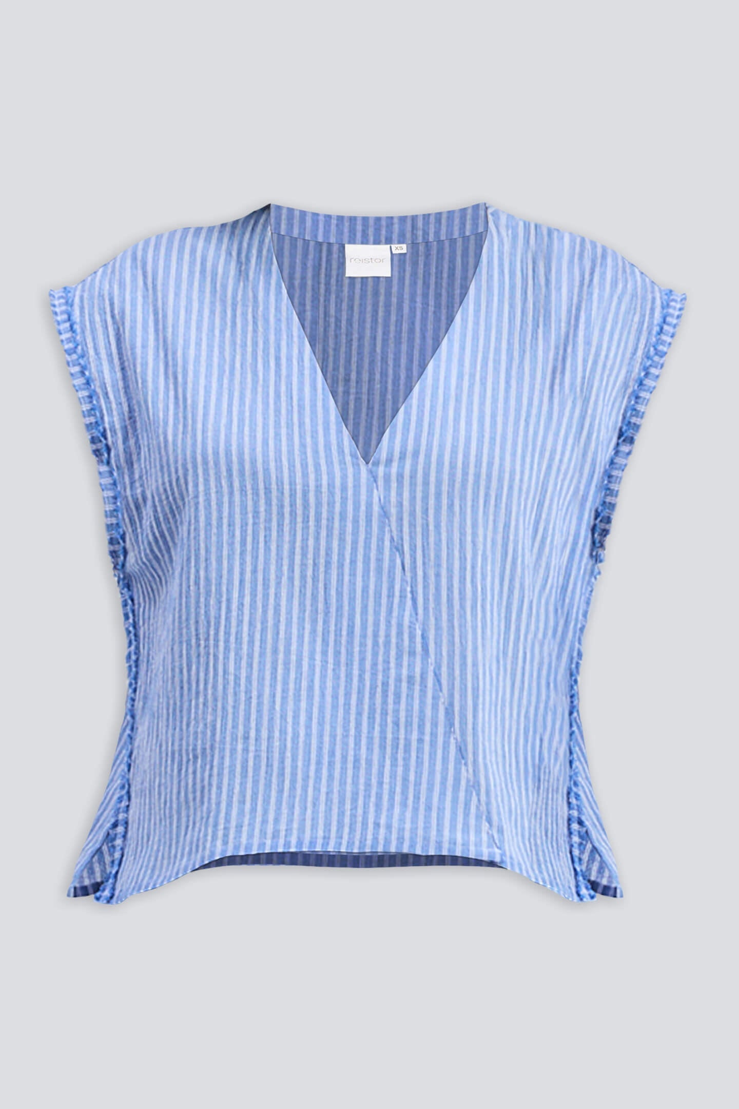 Top amplio con cuello de pico y detalle deshilachado