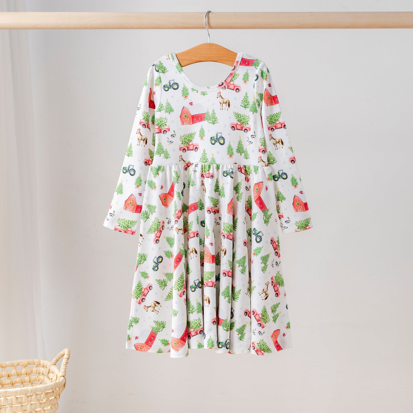 Vestido de algodón orgánico con estampado de granja de árboles de Navidad para niños