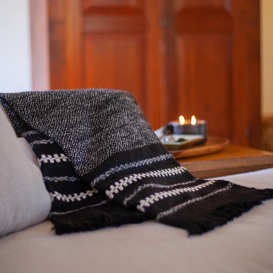 The Manta Cusqueña: Alpaca Warmth from Cuzco to Your Home