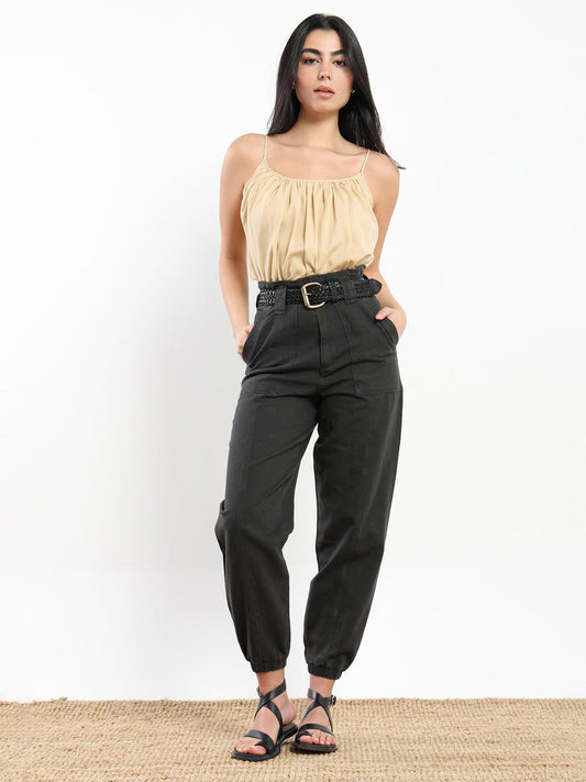 woman wearing black barrel pants