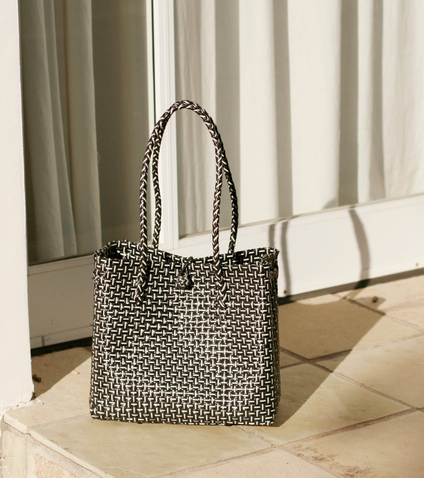 Bolso tote tejido reciclado Toko, en negro