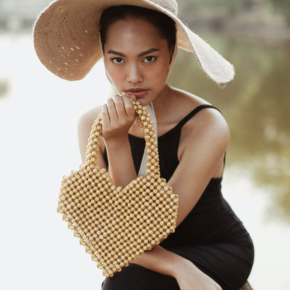 Bolso de mano con cuentas de madera Hati Heart