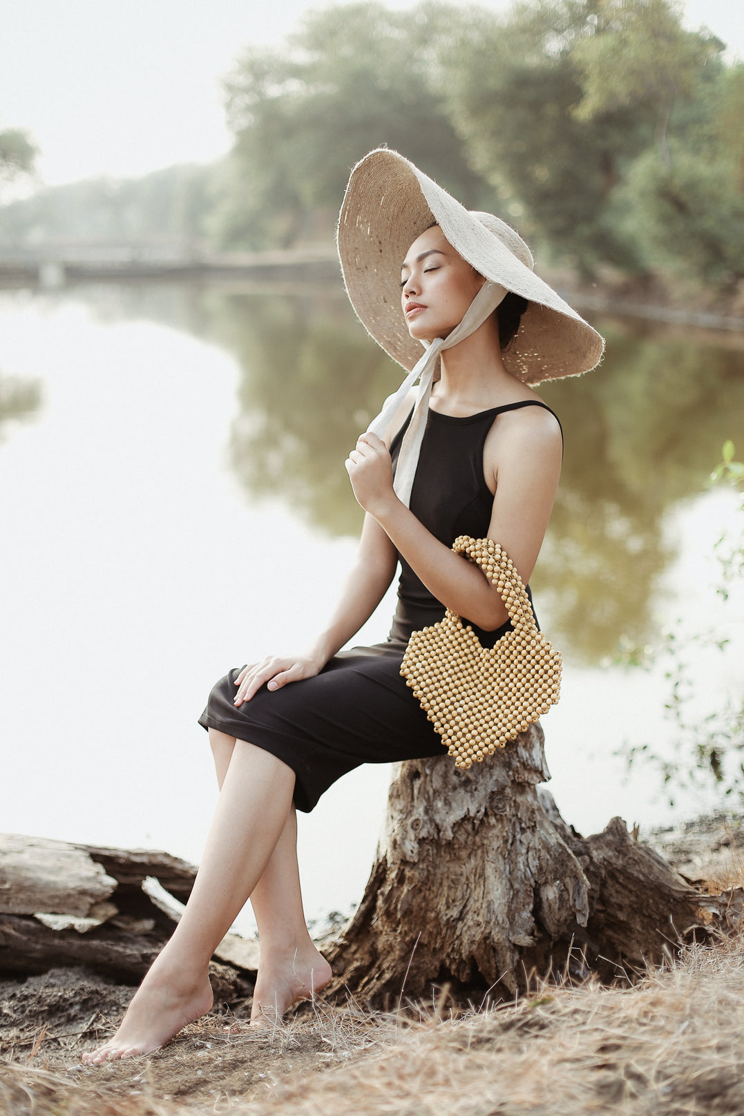 Bolso de mano con cuentas de madera Hati Heart