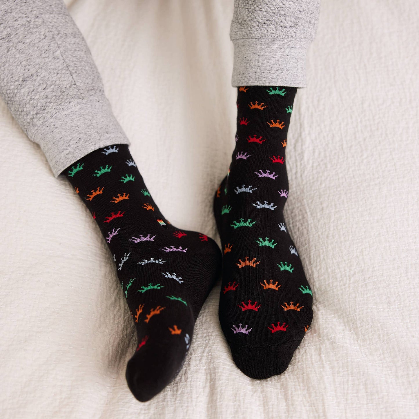 Calcetines que salvan vidas LGBTQ (Coronas de colores)