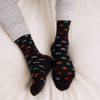 Calcetines que salvan vidas LGBTQ (Coronas de colores)