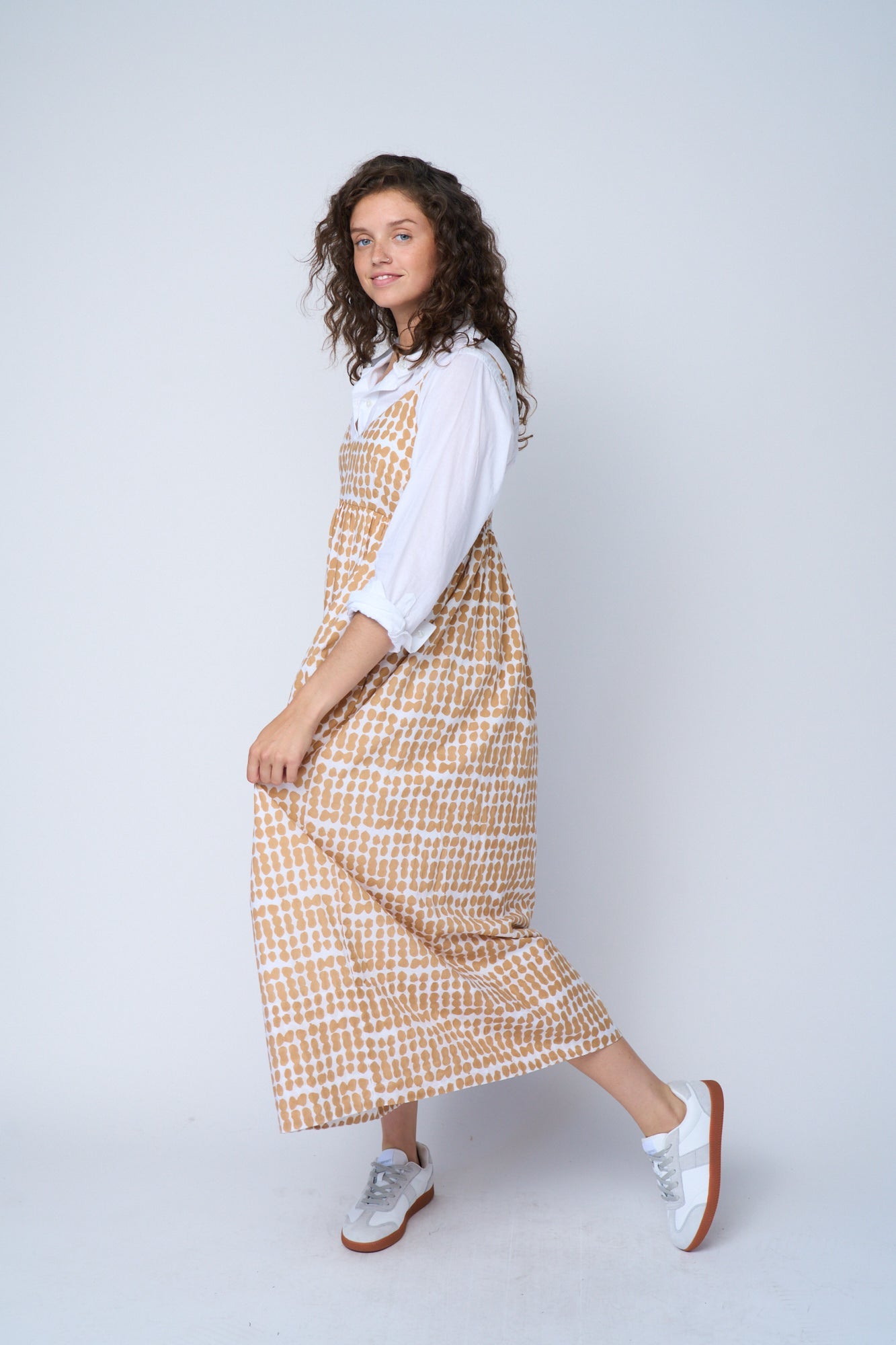 Vestido Hamptons - Arcilla horneada con lunares desordenados