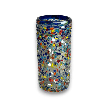 Vaso mexicano soplado a mano con borde azul y efecto confeti |