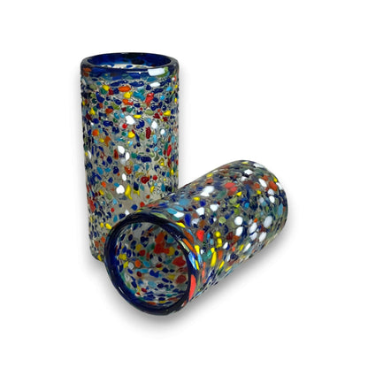 Vaso mexicano soplado a mano con borde azul y efecto confeti |