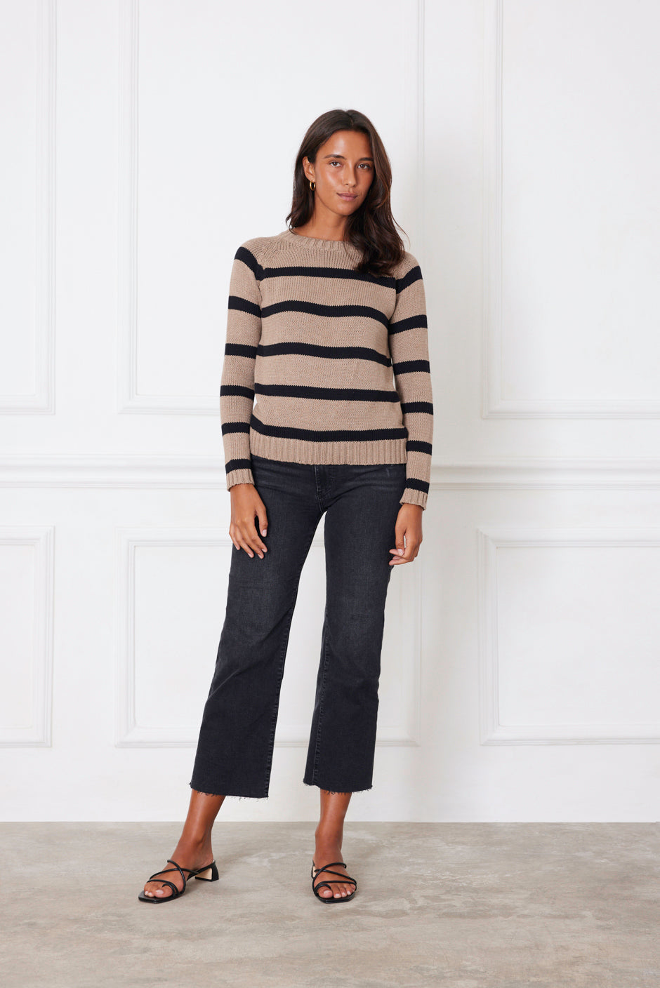 Jersey de cuello redondo Sloane a rayas en moca 