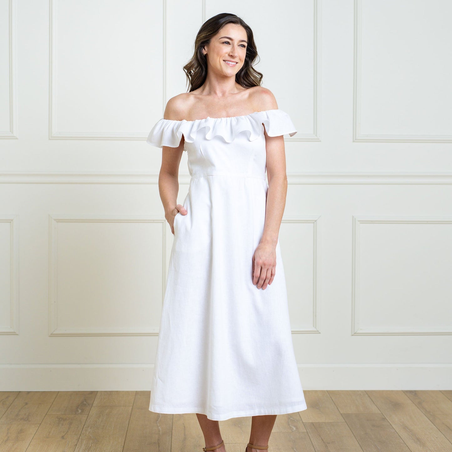 Vestido de lino con cuello con volantes