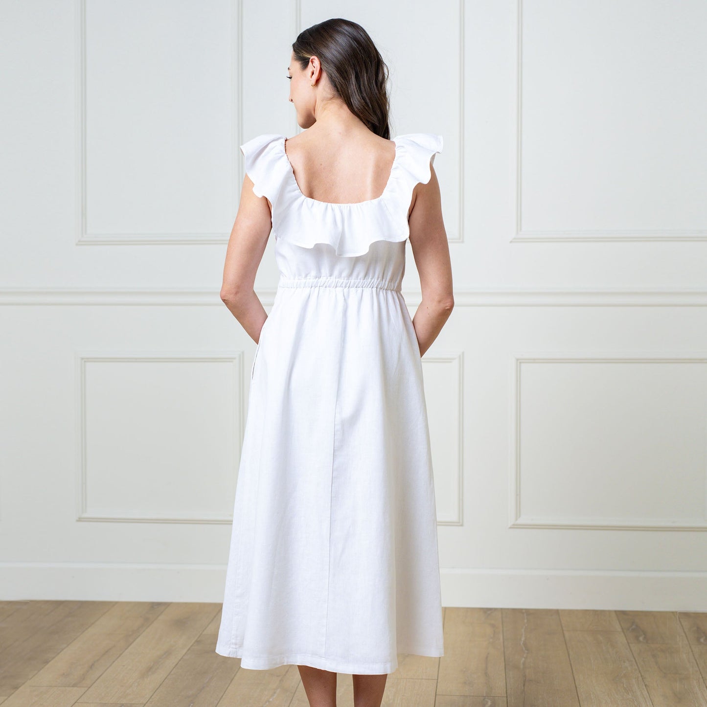 Vestido de lino con cuello con volantes