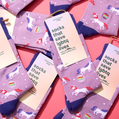 Calcetines que salvan vidas LGBTQ (Unicornios morados)