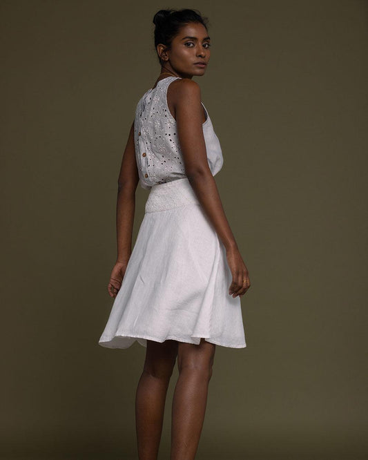 La falda del campamento de verano