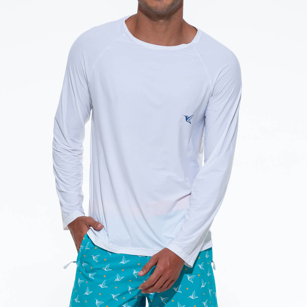 Camiseta blanca de manga larga con protección UV