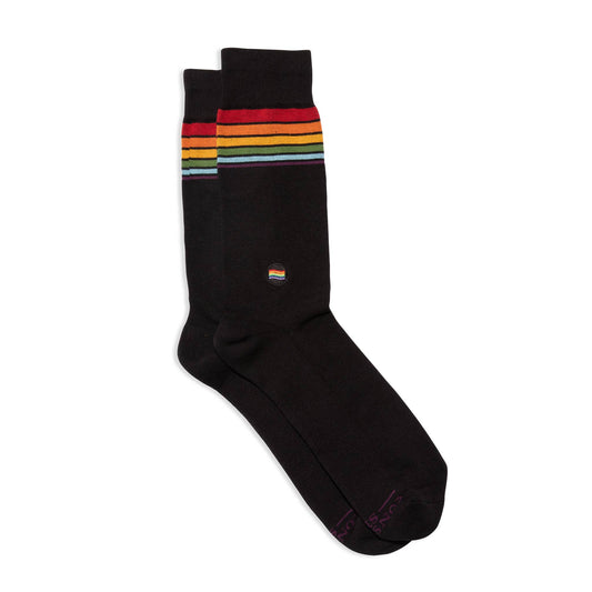 Calcetines que salvan vidas LGBTQ (Rayas Arcoíris Clásicas)