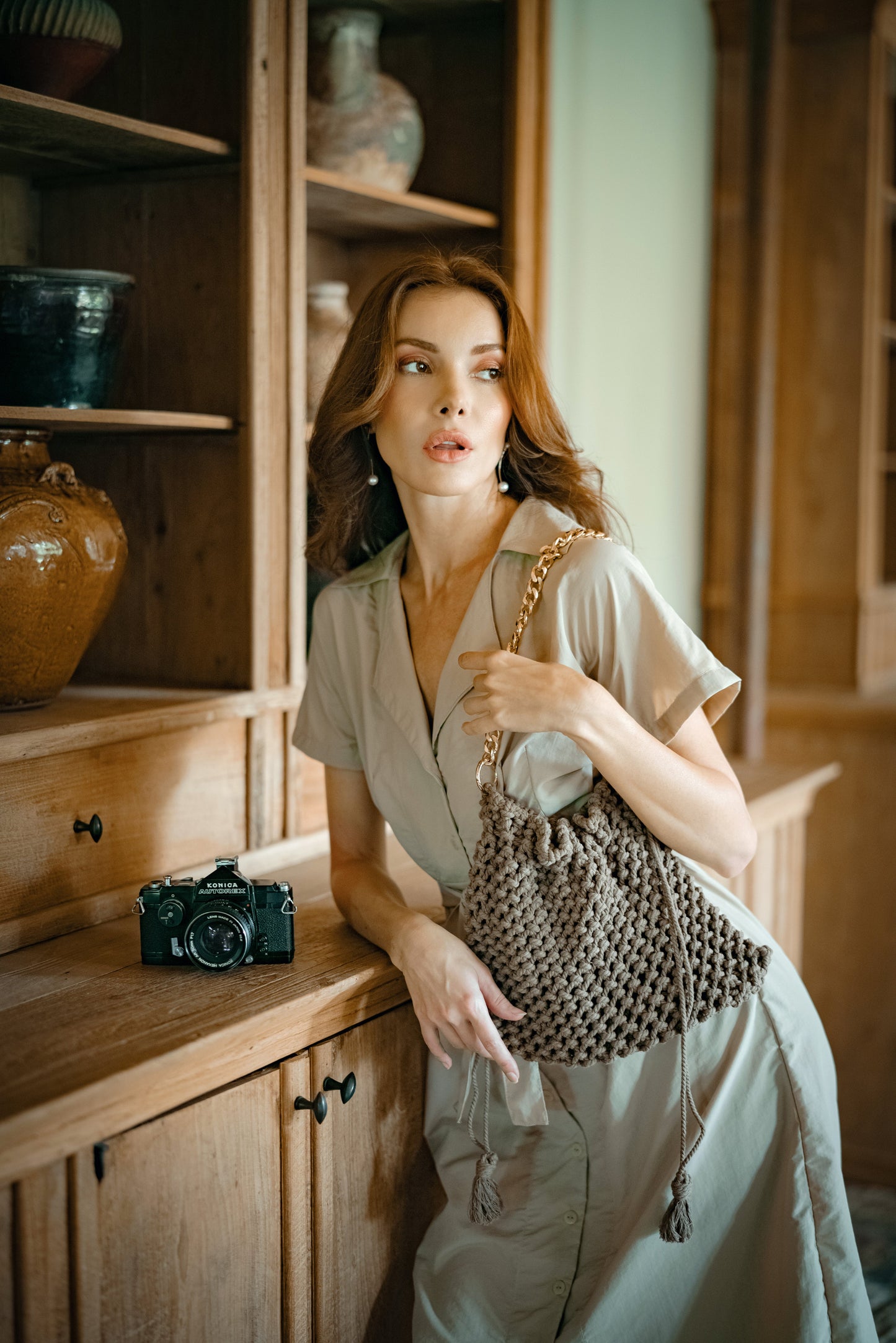 Vestido midi de lino ARYA Safari en beige (destacado)