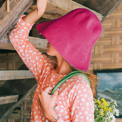 Gorro de crochet BLOOM en rosa intenso