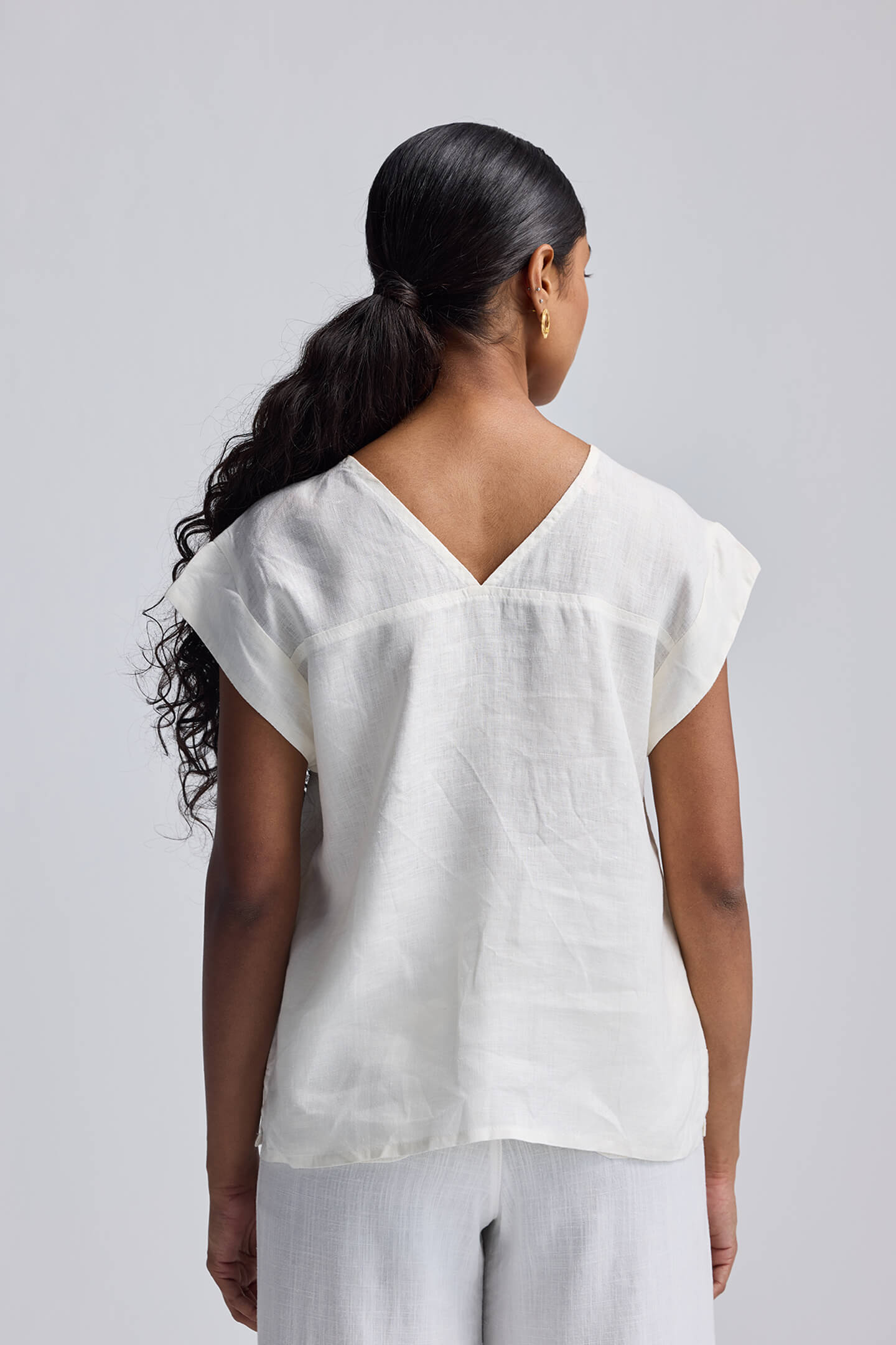 Top holgado con detalle de encaje bordado