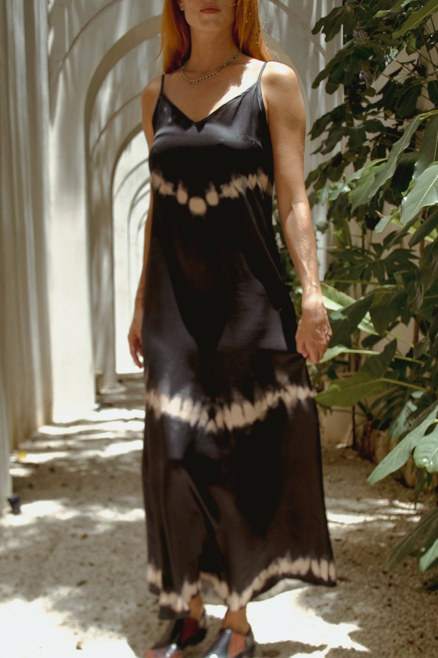 Vestido de seda Andromeda en Shibori negro 