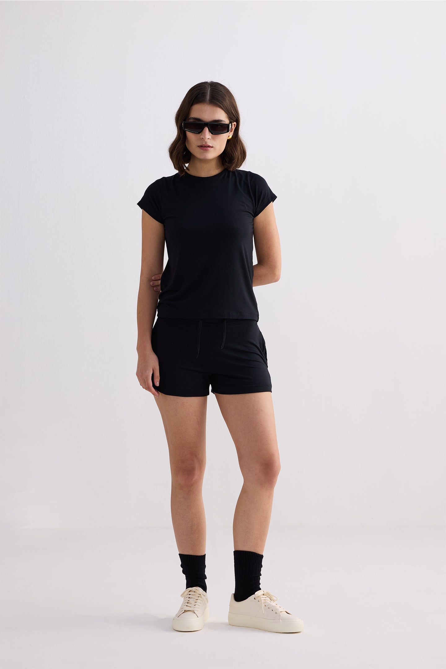 Conjunto de camiseta de manga corta Essential en negro