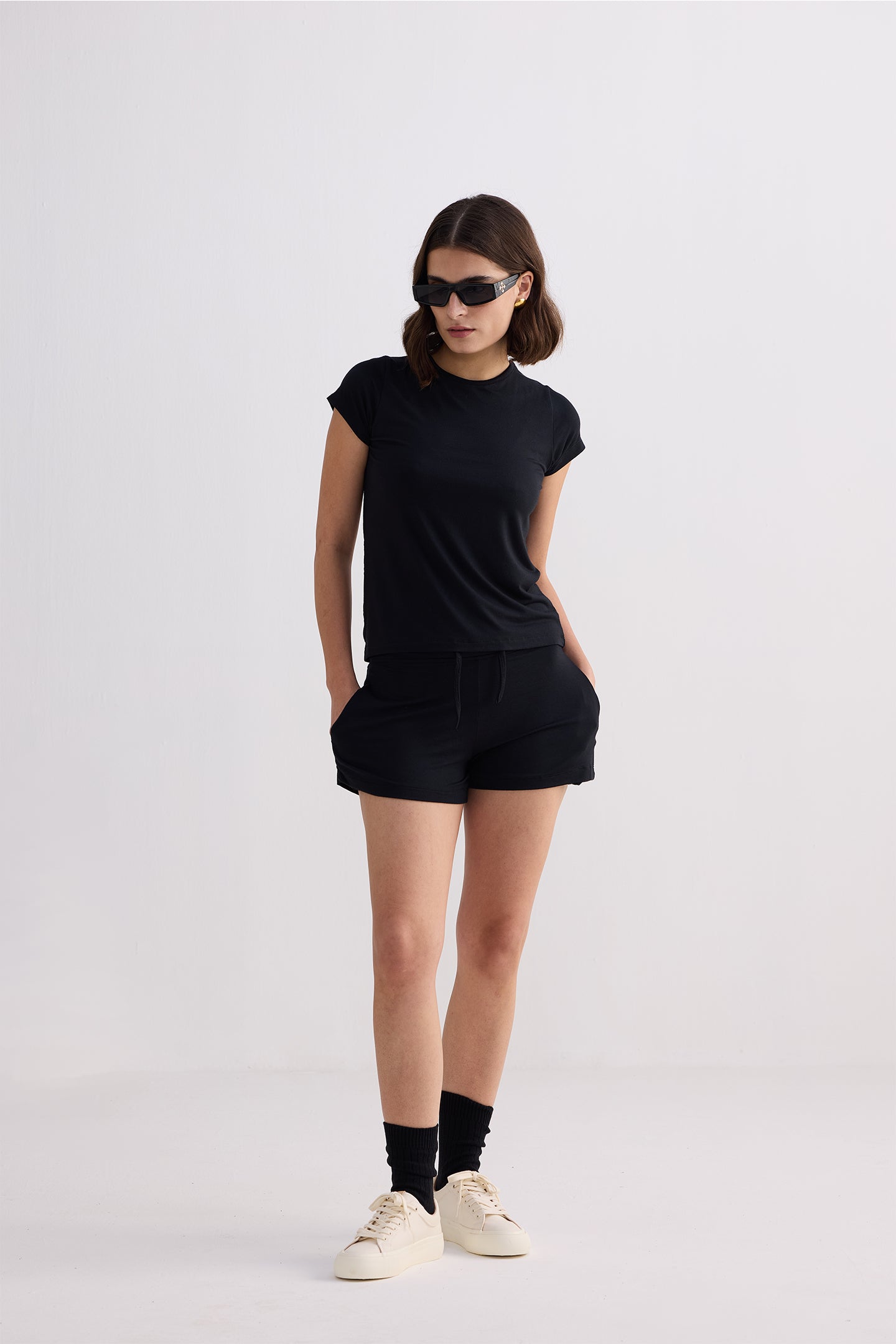 Conjunto de camiseta de manga corta Essential en negro