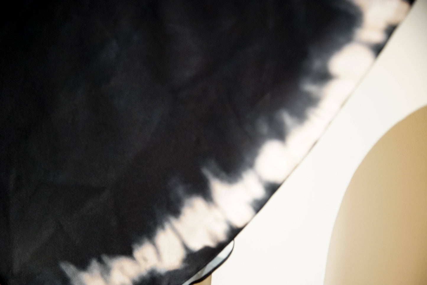 Vestido de seda Andromeda en Shibori negro 