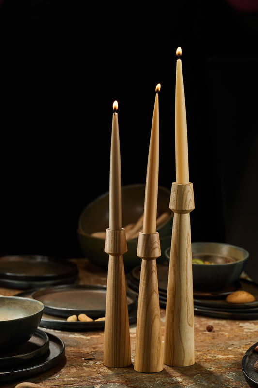 Candelabro de madera tallado a mano