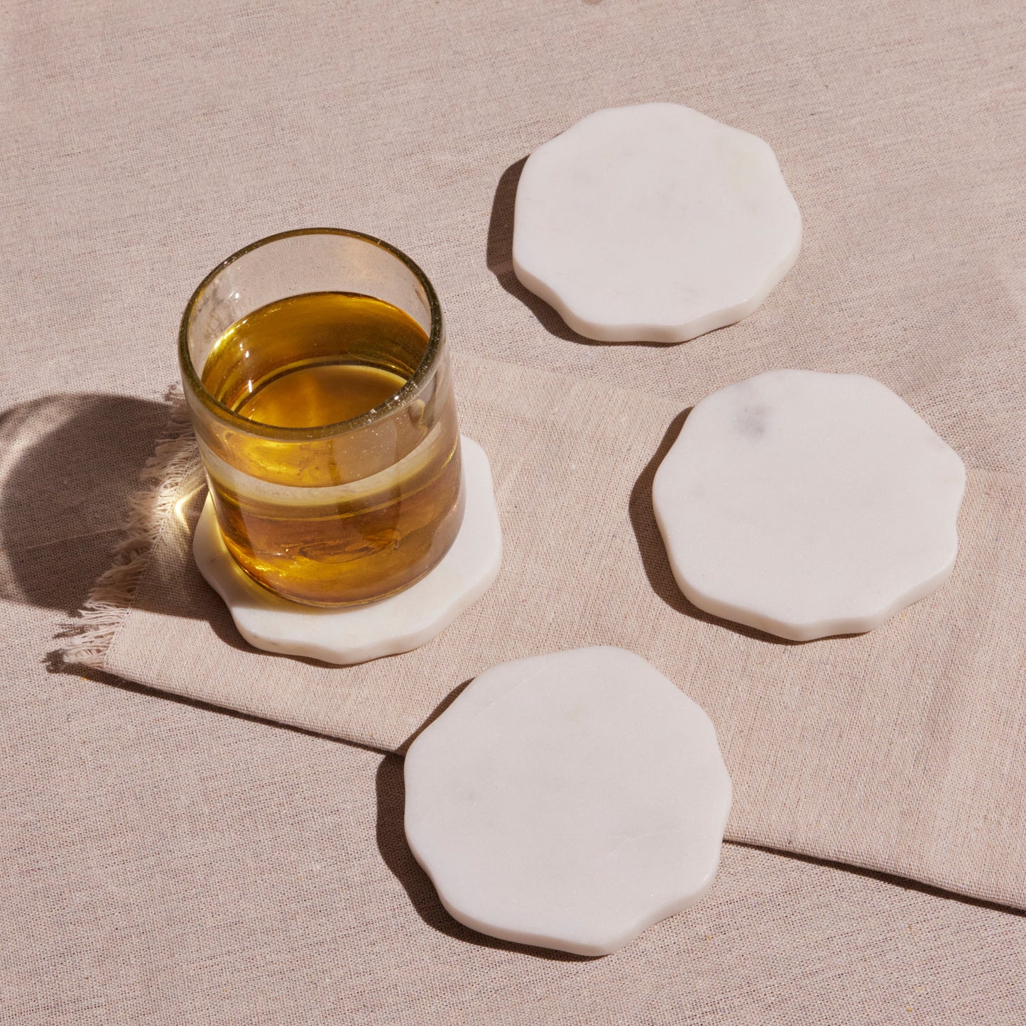 Posavasos de mármol Flor (juego de cuatro) de MESO
