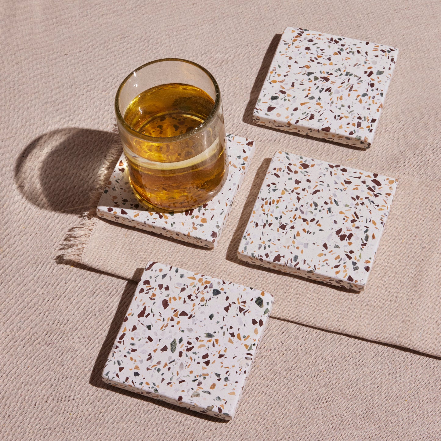Posavasos Centro Terrazzo (juego de cuatro) de MESO