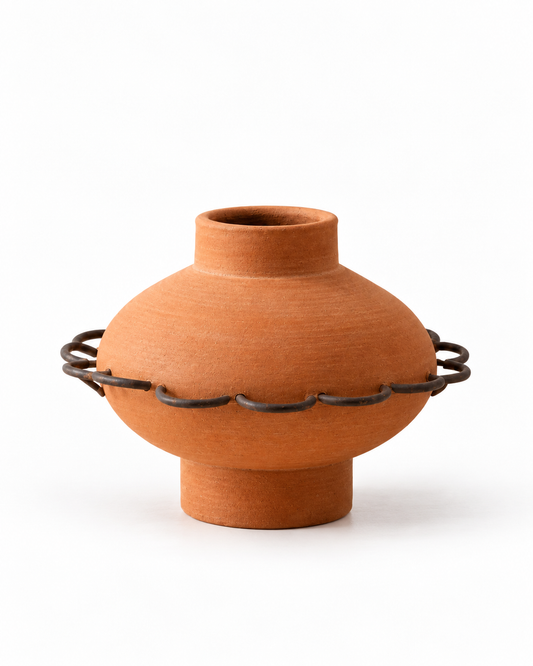 Recipiente Eli de terracota de Diego Olivero Studio