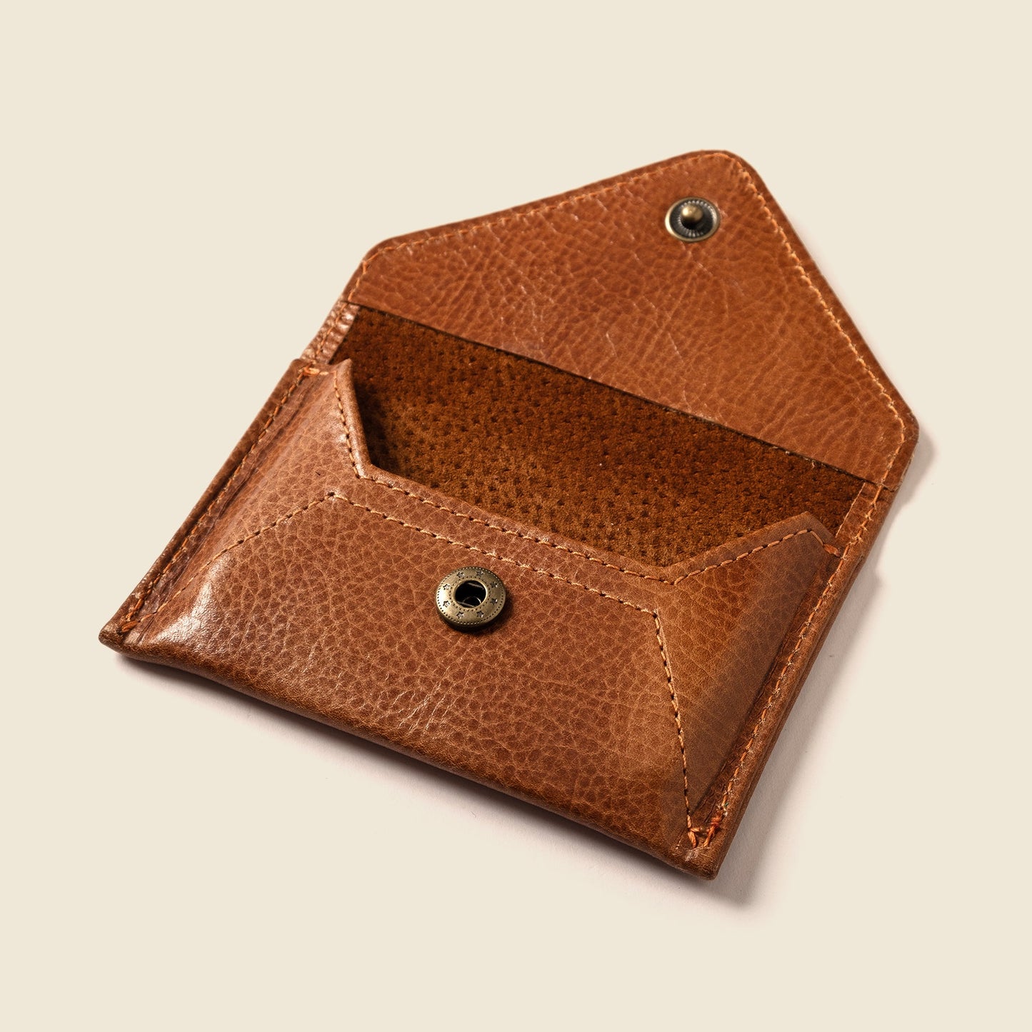 Mini cartera tipo sobre con protección RFID - Caramelo