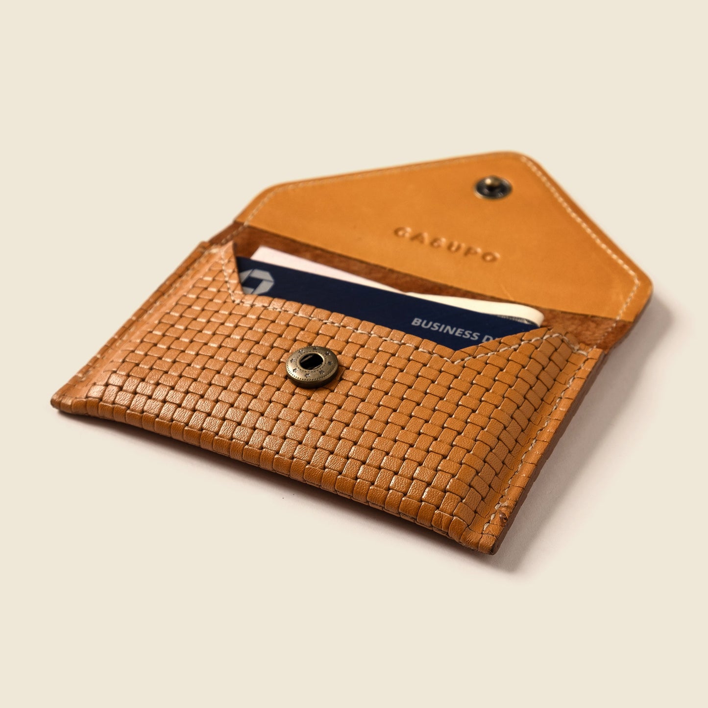 Mini cartera tipo sobre con protección RFID - Edición limitada color canela