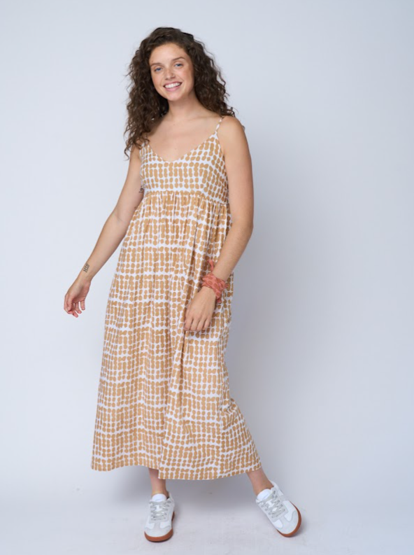 Vestido Hamptons - Arcilla horneada con lunares desordenados