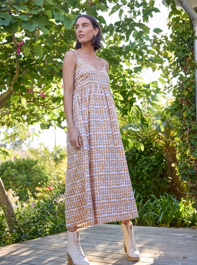 Vestido Hamptons - Arcilla horneada con lunares desordenados