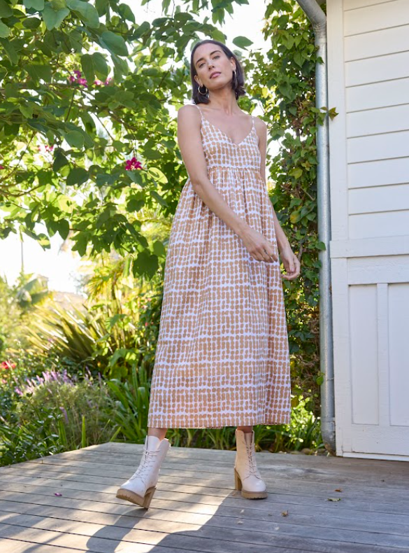 Vestido Hamptons - Arcilla horneada con lunares desordenados
