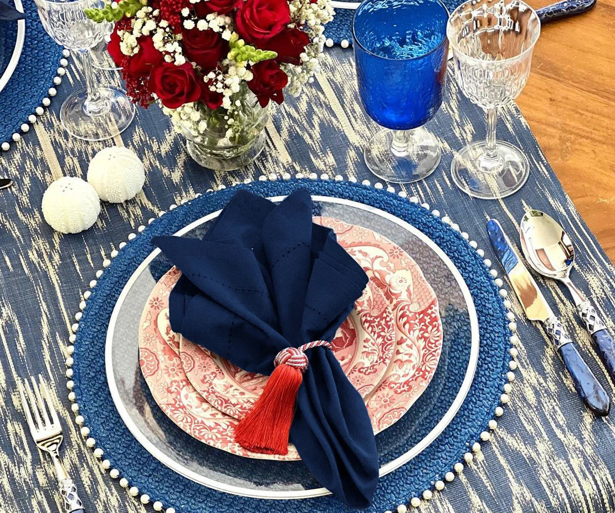 Servilletas azul marino con dobladillo