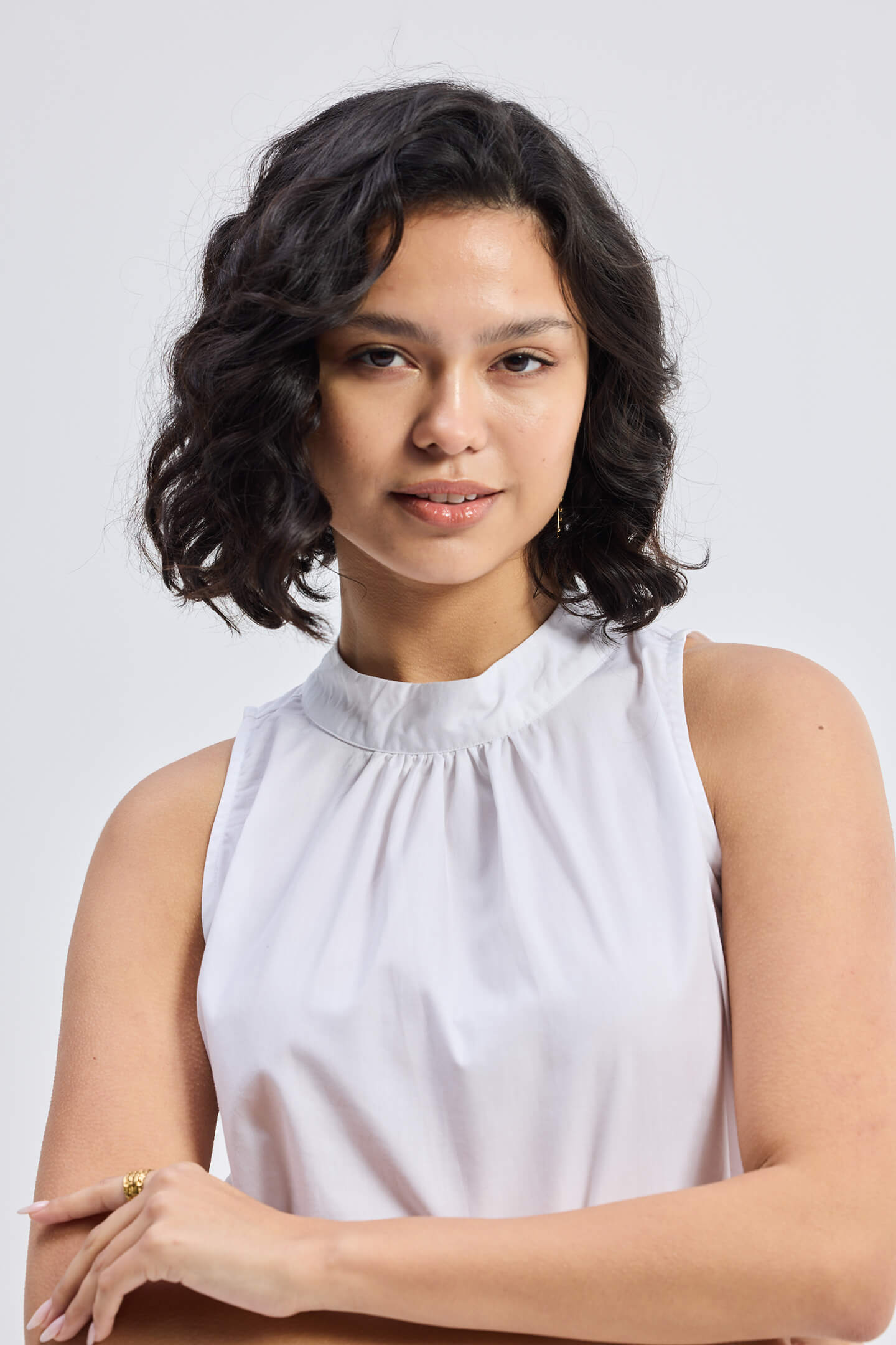 Top de cuello alto con frunces en blanco