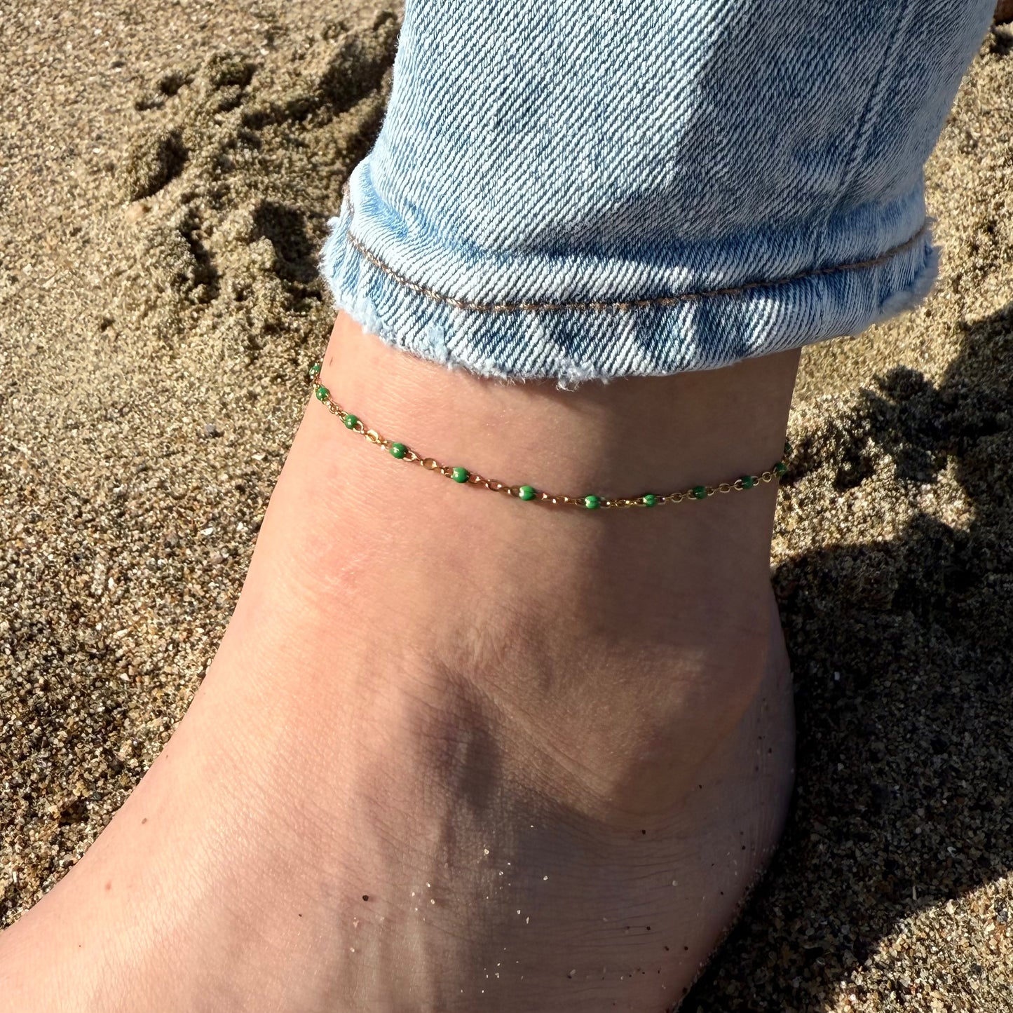 TOBILLERA ROXIE DAINTY DORADA CON CADENA DE CUENTAS VERDES