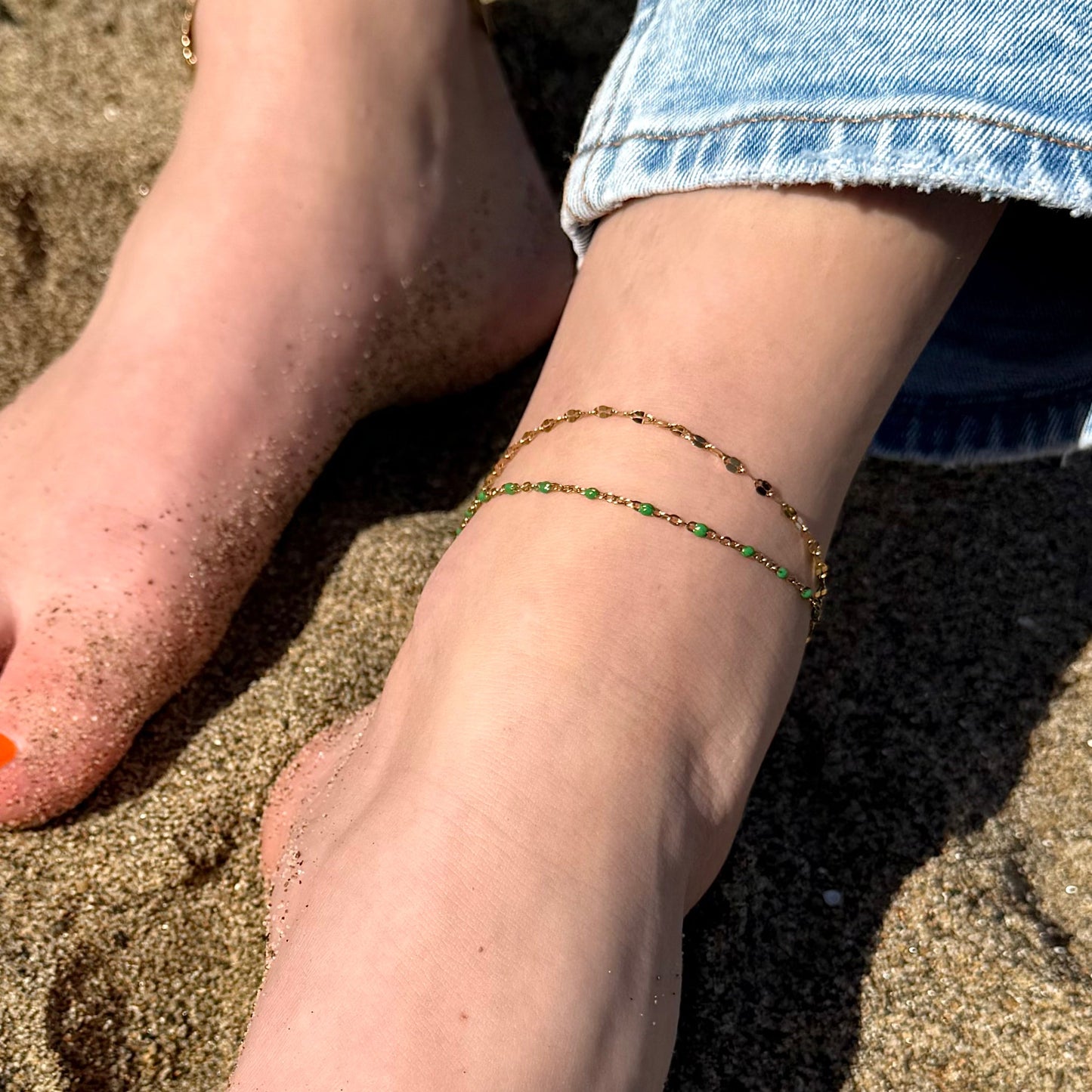 TOBILLERA ROXIE DAINTY DORADA CON CADENA DE CUENTAS VERDES