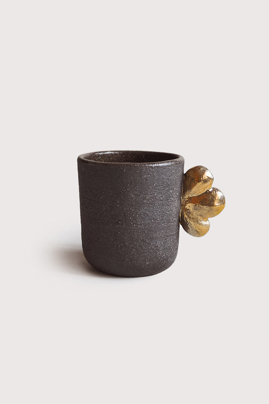 Taza de café artesanal de gres "Pumpernickel" con ala dorada 
