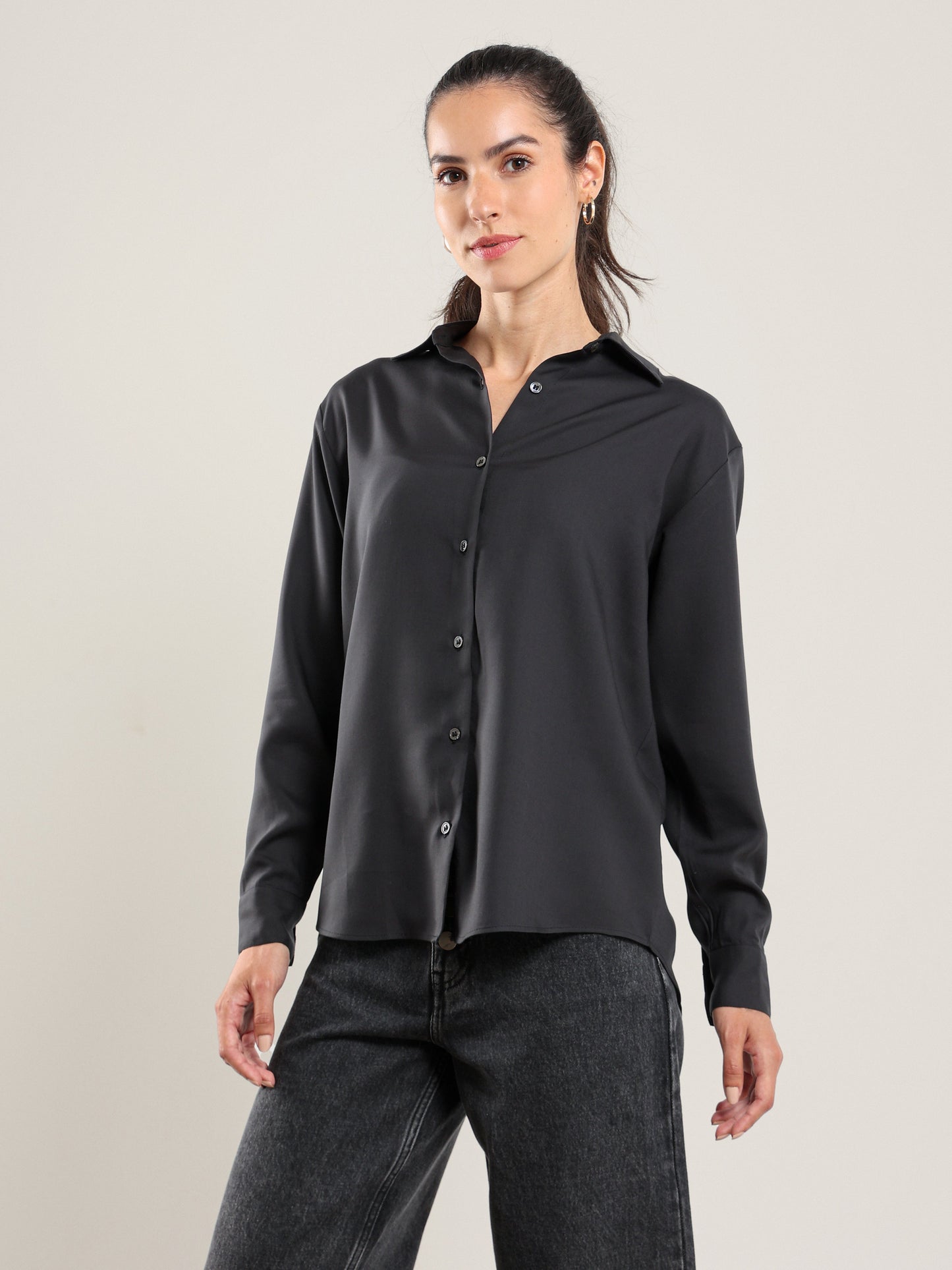 Camisa abotonada de tencel - negra