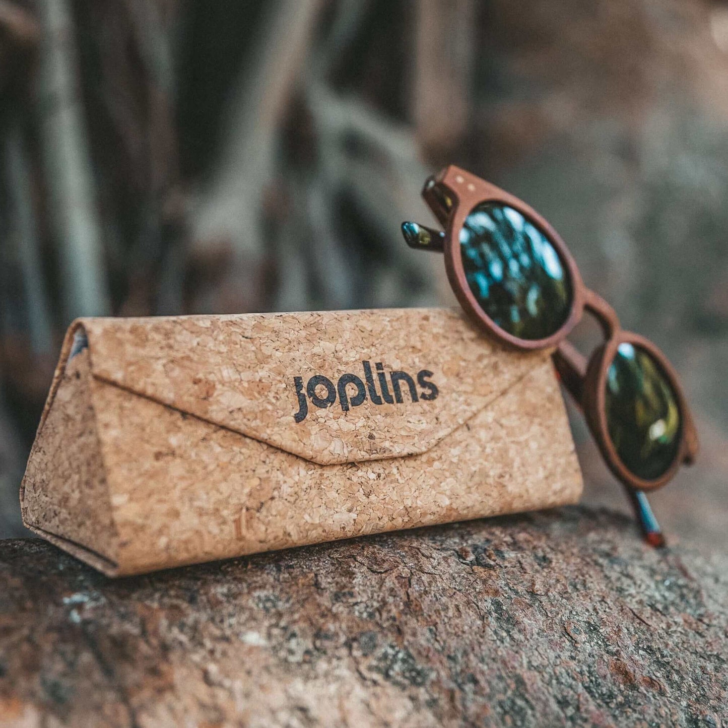 Fold &amp; Go - Estuche de corcho plegable para gafas de sol