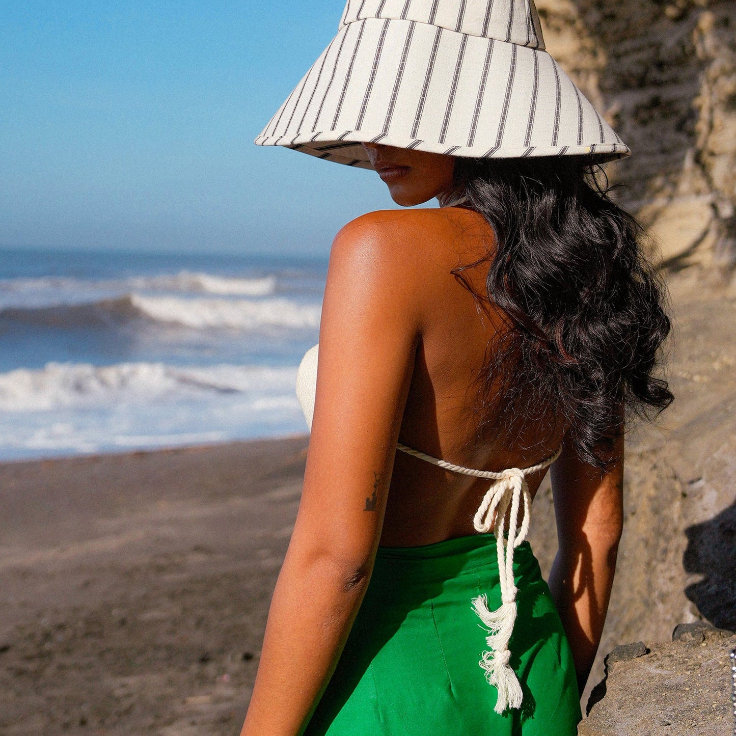 Top de bikini de cuerda de algodón LEIA en blanco roto