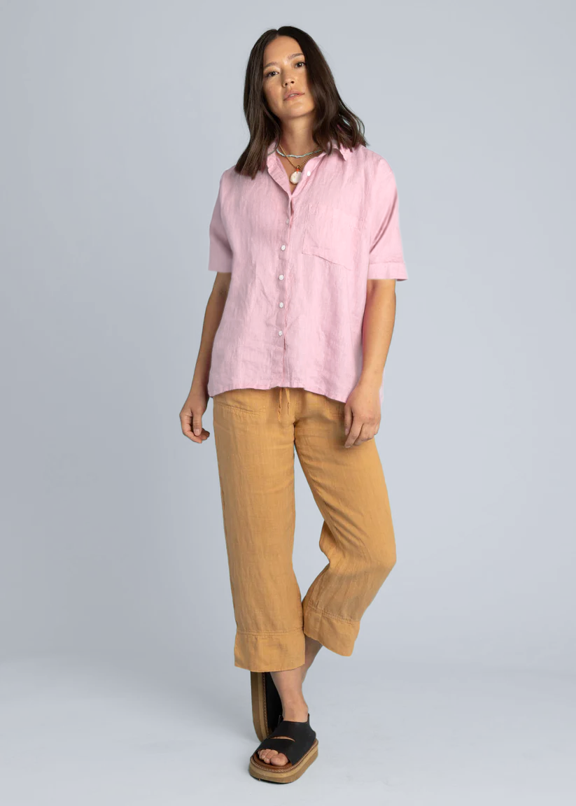 Camisa de lino de manga corta Good Boyfriend - Tickled Pink