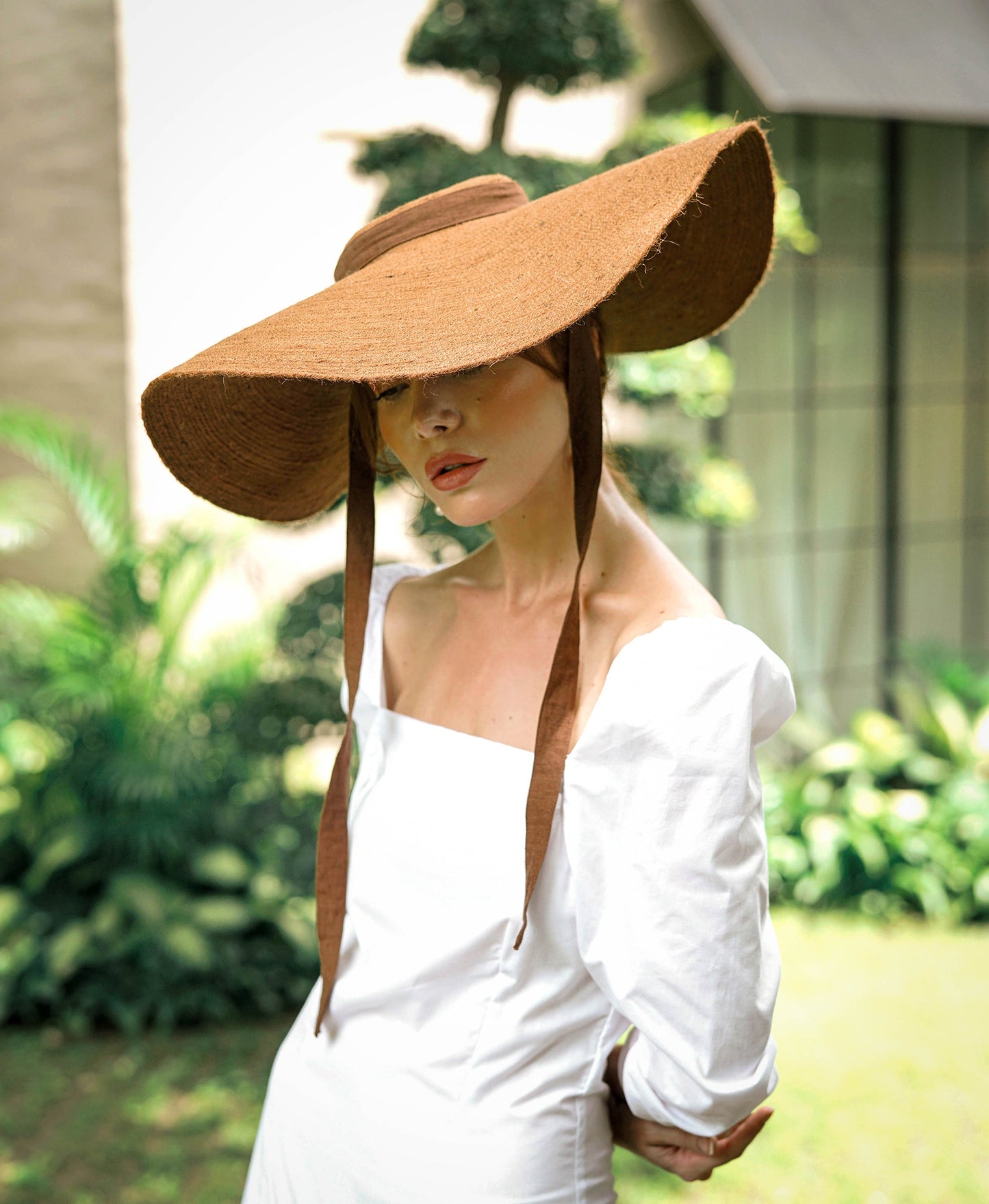 Sombrero de paja de yute de ala ancha LOLA en marrón habano