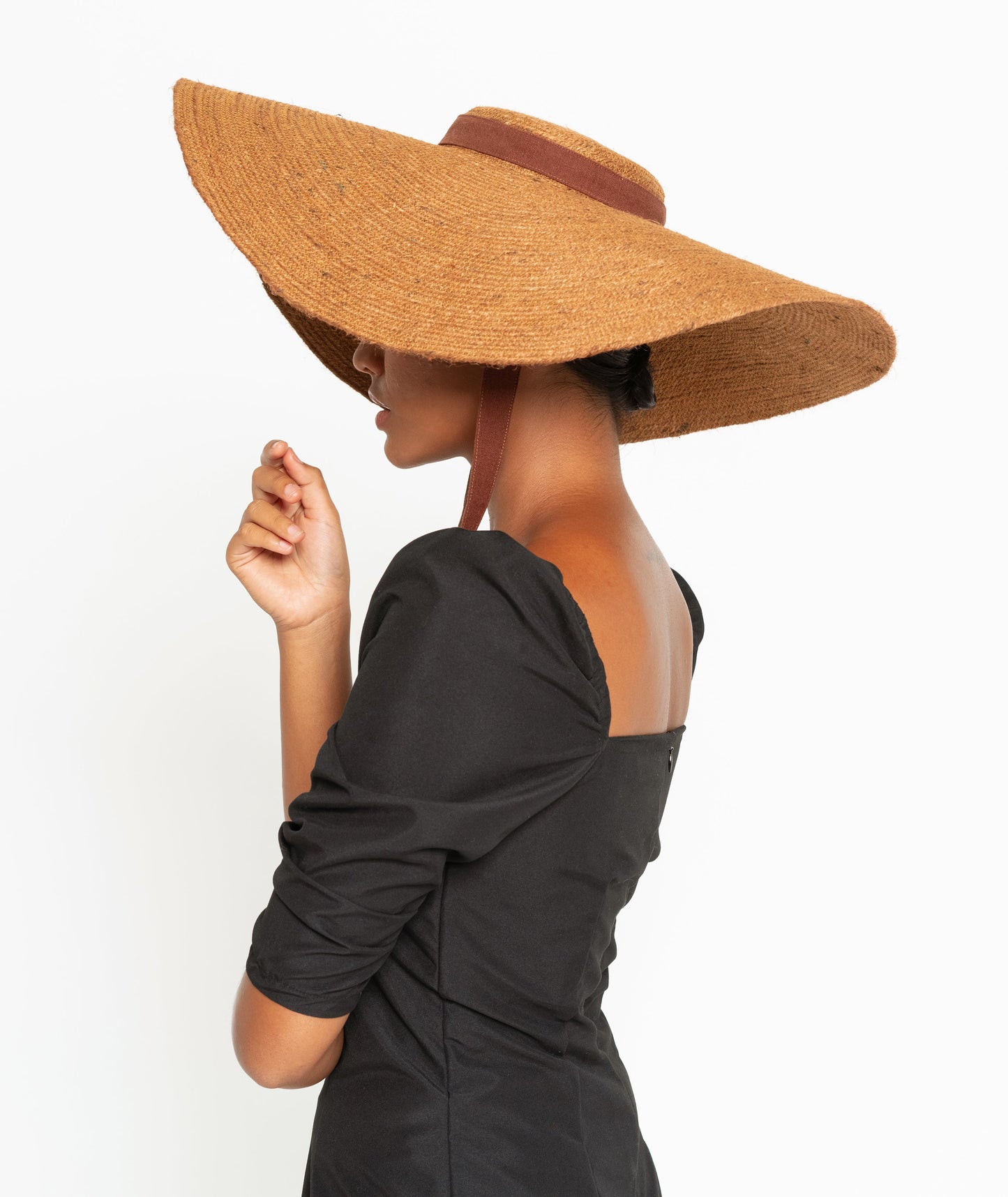 Sombrero de paja de yute de ala ancha LOLA en marrón habano