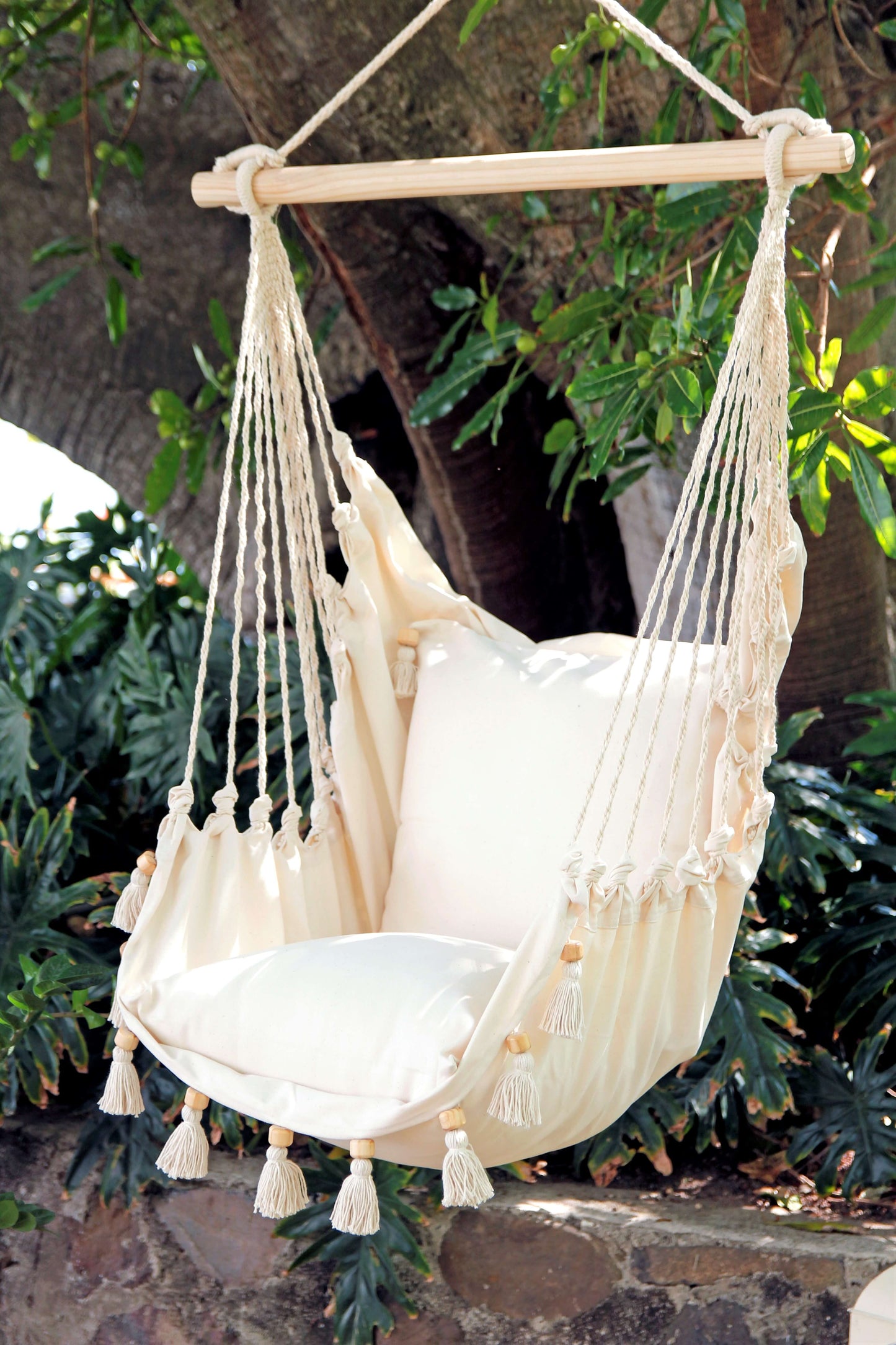 Silla hamaca pequeña de estilo bohemio para interiores con borlas | LOLITA Jr.