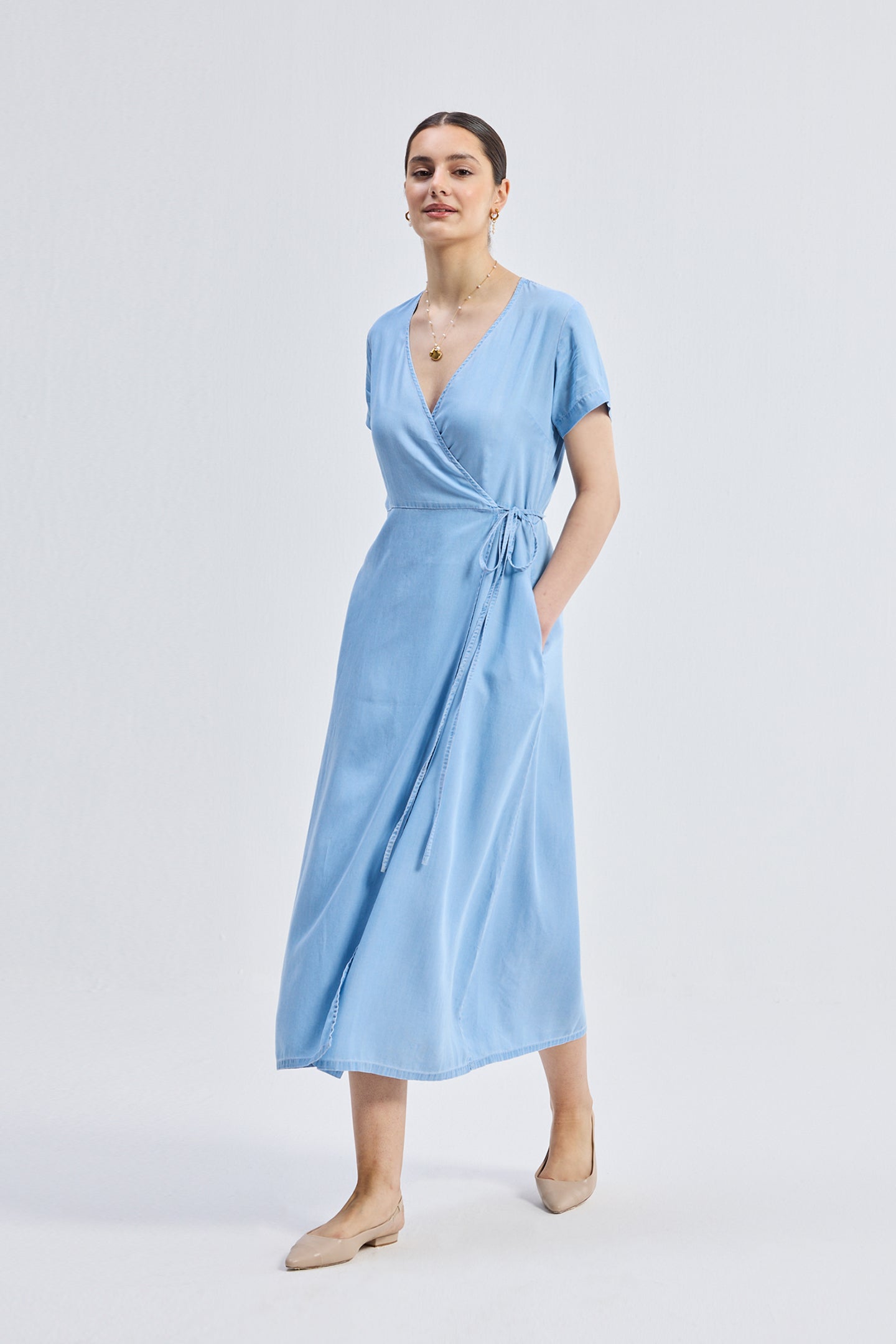 Maxivestido cruzado en azul claro