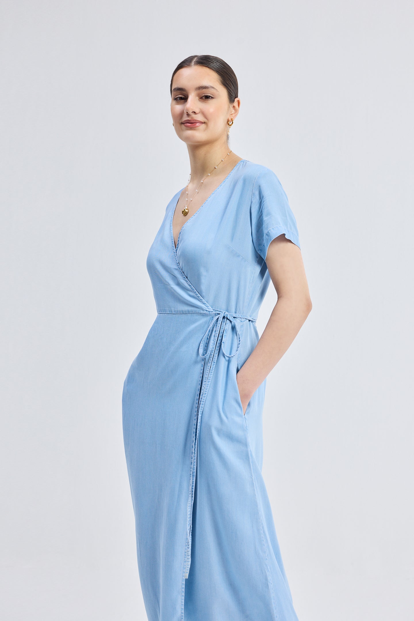 Maxivestido cruzado en azul claro